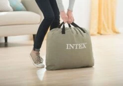 Intex Prime Comfort Luchtbed - Eenpersoons - Ingebouwde Elektrische Pomp -Winkel Voor Kampeerartikelen 899 1294 64162 inuse2 2020 300